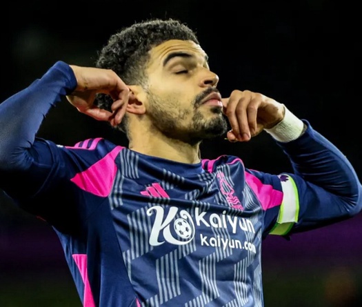 Bảng xếp hạng Ngoại hạng Anh mới nhất: Nottingham bằng điểm Arsenal