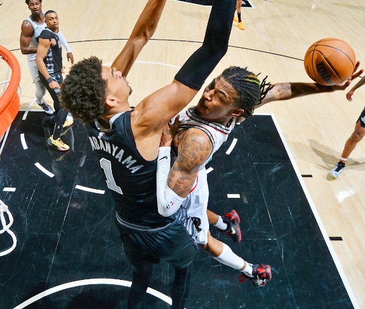 Trọng tài từ chối ứng cử viên "Dunk of The Year" của Ja Morant trên đầu Victor Wembanyama