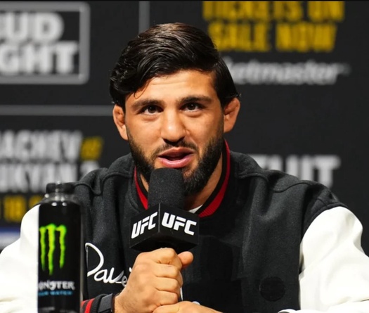 Arman Tsarukyan úp mở "bí kỹ" sẽ dùng với Islam Makhachev ở UFC 311