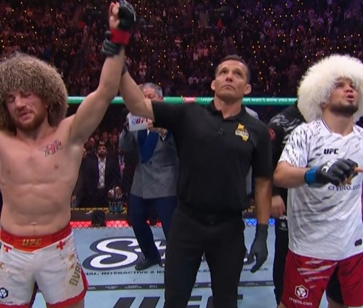UFC 311: Merab Dvalishvili đánh bại Umar Nurmagomedov bằng "bình gas không đáy"