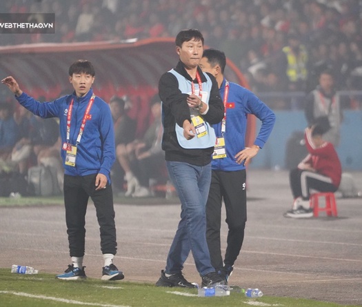 Năm 2025 “bình yên” với HLV Kim Sang Sik