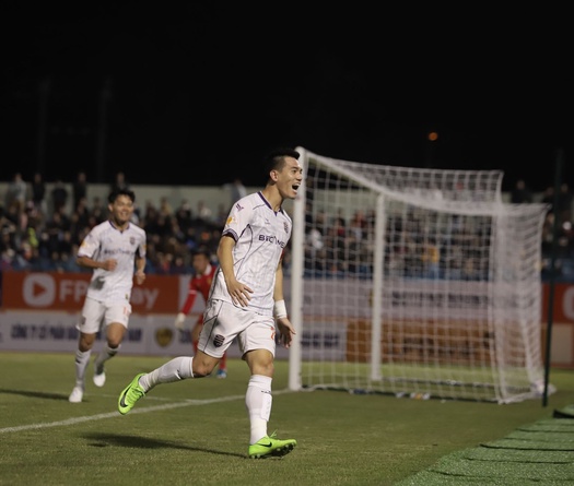 Tiến Linh độc chiếm Vua phá lưới, Hà Tĩnh ngoan cường giữ mạch bất bại