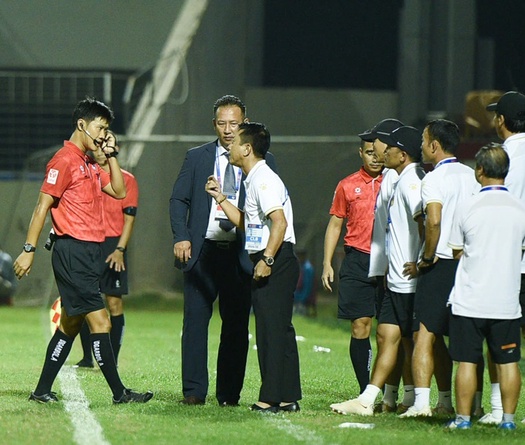 Trọng tài FIFA Nguyễn Mạnh Hải có “vấn đề”?