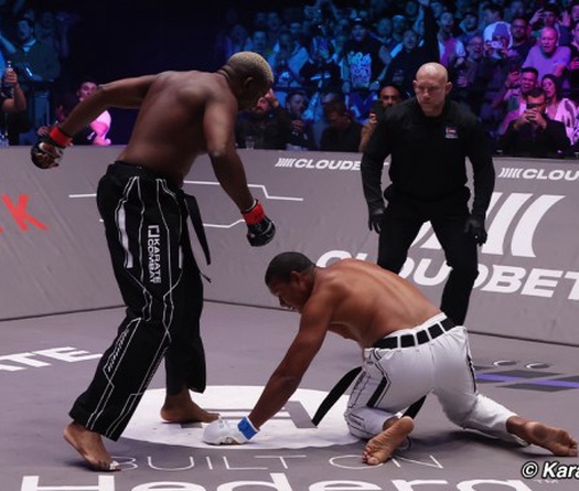 "Người khổng lồ" bị UFC sa thải lại gây sốc bằng cú knockout 8 giây ở giải Karate Combat