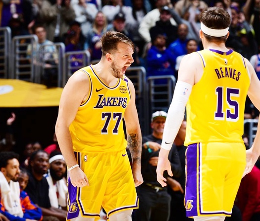 Song sát LeBron James - Luka Doncic bùng nổ: Los Angeles Lakers thắng 8 trận liên tiếp