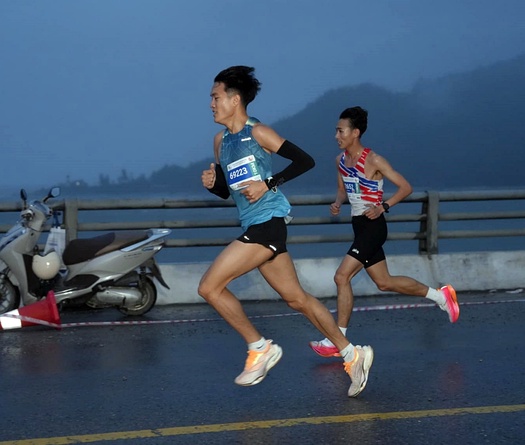 Dàn chân chạy elite "làm nóng máy" trước thềm VTV Phú Quốc Marathon 2025