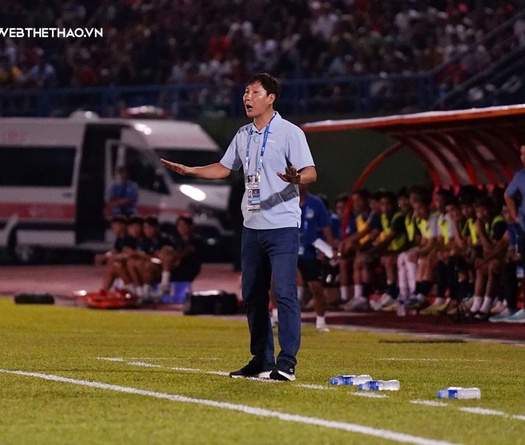 Nỗi lo của HLV Kim Sang Sik sau thắng lợi vất vả trước Campuchia