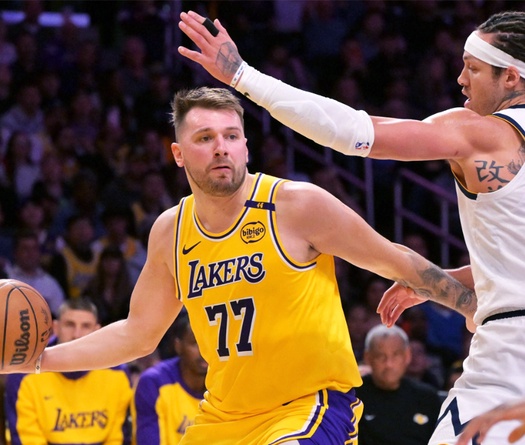 Luka Doncic chỉ cần 1 hiệp để ghi 21 PTS, Los Angeles Lakers thắng dễ Denver Nuggets trên sân nhà