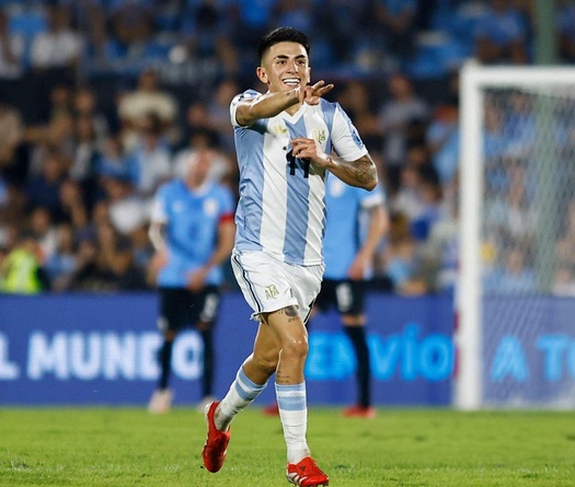 Almada lập siêu phẩm cho Argentina theo phong cách của Messi