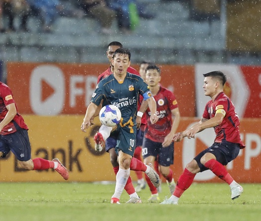 HAGL trở lại mặt đất sau thắng lợi sốc, nơm nớp nỗi lo trụ hạng