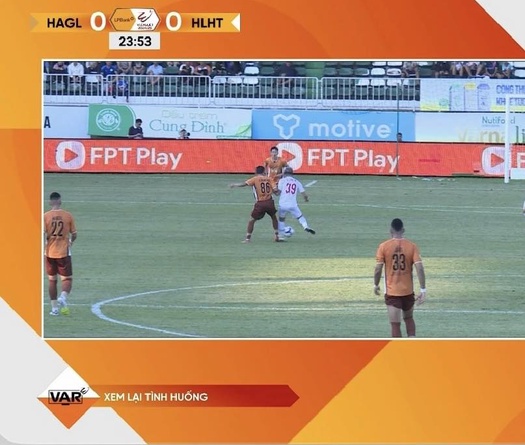 Lý giải tình huống HAGL nghĩ bị mất “oan” bàn thắng
