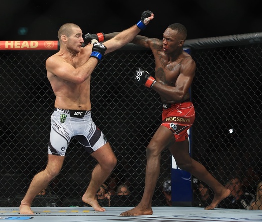 Cựu vương UFC Israel Adesanya đòi tái đấu vì "cảm thấy như bị bắt nạt"