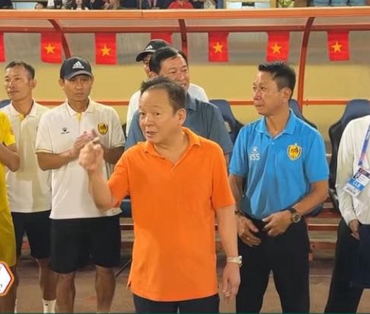 Sau CLB Đà Nẵng, đến lượt CLB Quảng Nam nhận “thưởng nóng” từ bầu Hiển