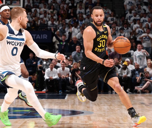 Dù Stephen Curry chấn thương, Golden State Warriors thắng bất ngờ Timberwolves tại Game 1