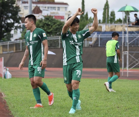 Công Phượng hết cơ hội vô địch hạng Nhất, sáng cửa đá play-off