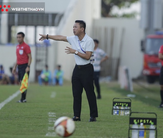 HLV Văn Sỹ Sơn nhắn tin xin từ chức, có được chấp nhận?