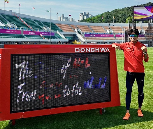 Lương Đức Phước sớm dừng cuộc đua 1.500m ở giải Vô địch điền kinh châu Á 2025 với "thông số PB ảo"