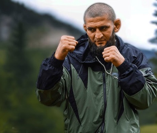 Khamzat Chimaev lên núi luyện công cho trận tranh đai ở UFC 319