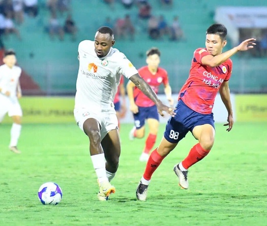 “Nhường” nửa đội hình cho tuyển Việt Nam, CAHN vẫn hủy diệt Bình Định