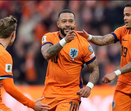 Memphis Depay sánh ngang kỷ lục ghi bàn của Van Persie cho Hà Lan