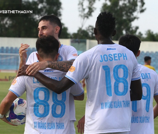 CLB Nam Định bảo vệ thành công ngôi vô địch V.League sớm 1 vòng đấu