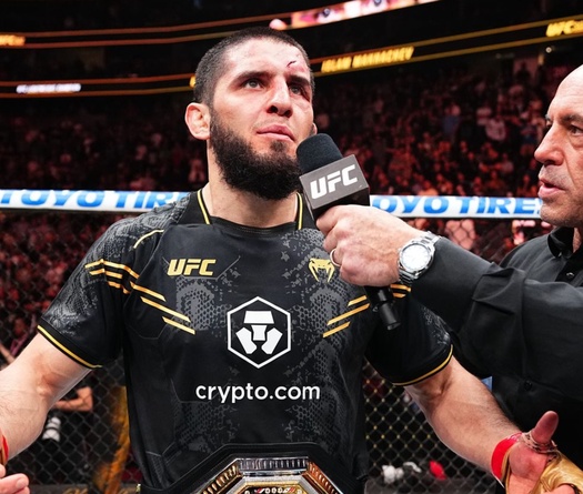 Islam Makhachev tiết lộ cuộc nói chuyện khiến anh bỏ đai vô địch UFC