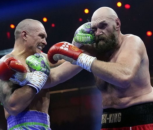 Oleksandr Usyk nhận được kèo từ Tyson Fury trước ngày đấu Dubois