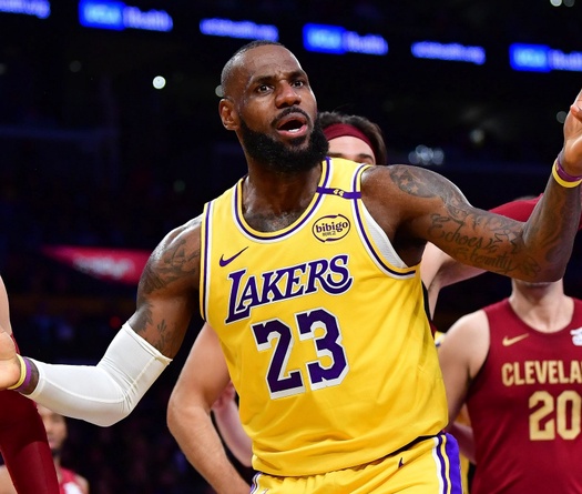 Giữa bão tin đồn chuyển nhượng: LeBron James bất ngờ xuất hiện tại trụ sở Cleveland Cavaliers?