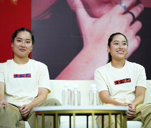 Chị em Trương Twins “lột xác và quậy hết nấc” trong buổi gặp mặt CĐV tại TP.Hồ Chí Minh