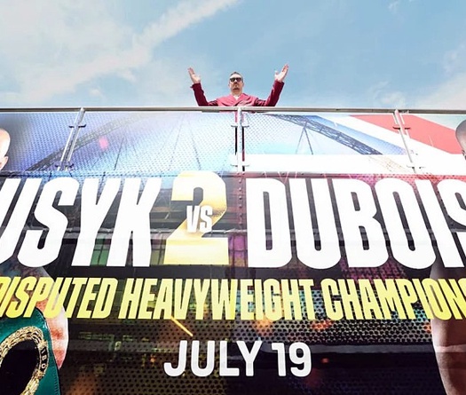 Usyk vs Dubois 2 gây phấn khích với màn "cưỡi xe bus 2 tầng lên sóng"