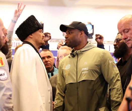 Usyk vs Dubois 2 chứng kiến hai võ sỹ face-off sôi sục