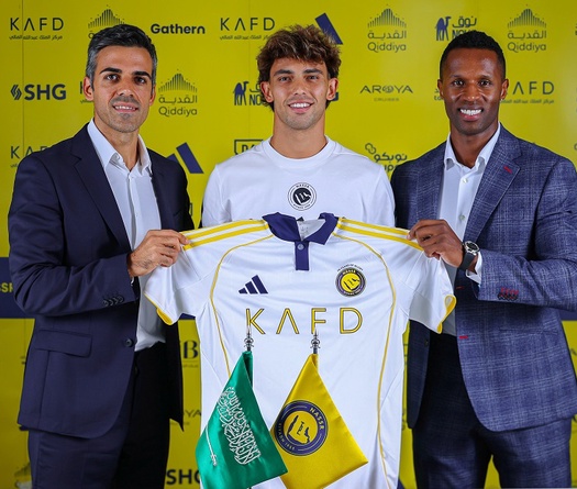 Cristiano Ronaldo đứng sau thương vụ khủng tới Al Nassr với mức lương khó tin