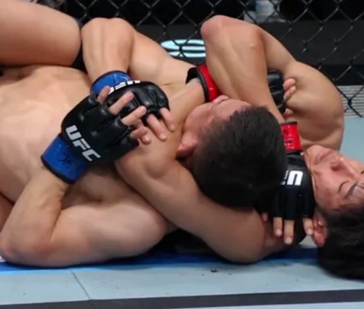 Tài năng MMA Nhật Tatsuro Taira thực hiện cú "bẻ hàm" cực hiếm ở UFC