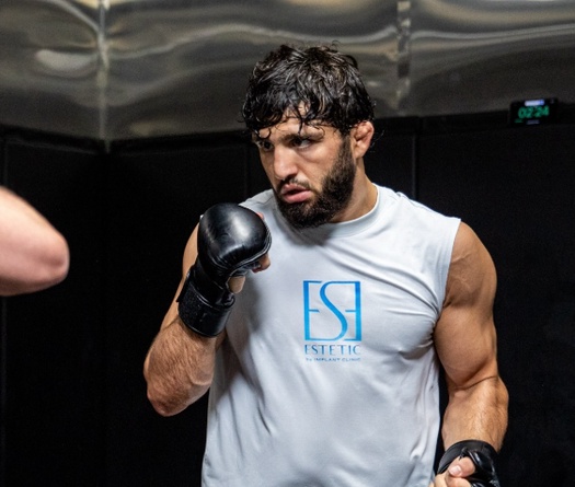 Arman Tsarukyan lại giở "bài mới" để được tranh đai với Ilia Topuria