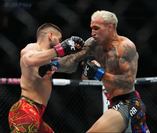 Charles Oliveira trấn an fan sau quyết định trở lại vội vàng