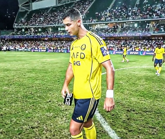 Cristiano Ronaldo ghi 100 bàn thắng vẫn chưa thể giành danh hiệu cùng Al Nassr
