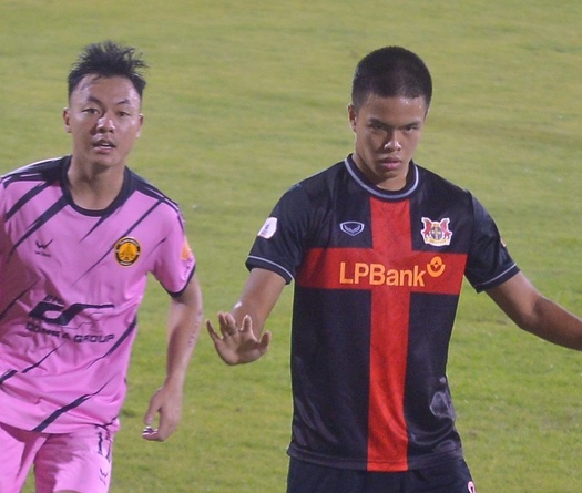 HLV Kim Sang Sik gọi cầu thủ Việt kiều đá 30 phút ở V.League lên U23 Việt Nam