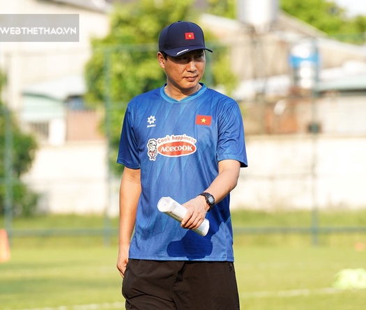 Vì sao HLV Kim Sang Sik “chấm” cầu thủ Việt kiều Trần Thành Trung?