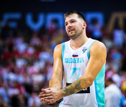 Luka Doncic chào sân FIBA EuroBasket 2025 bằng… lỗi kỹ thuật và thất bại dù ghi 34 điểm