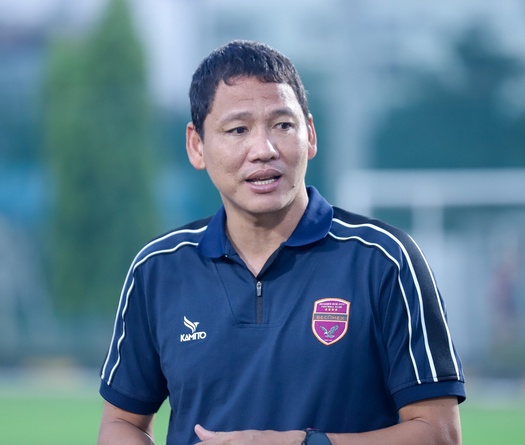HLV Anh Đức trở lại mặt đất sau hai thất bại liên tiếp ở V.League