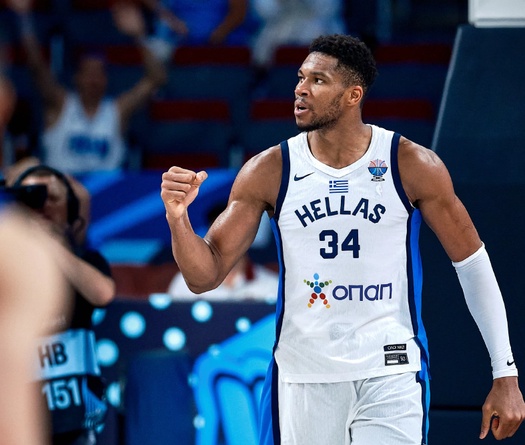 Không ai có thể cản Giannis Antetokounmpo, đội tuyển Hy Lạp vào tứ kết EuroBasket 2025
