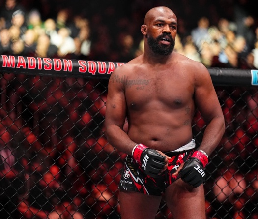 Jon Jones gây bão với tuyên bố "chưa giải nghệ"