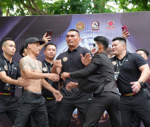 Danh Quốc lại hóa "Joker" khiêu khích Hợp Hải ở LION Championship 26