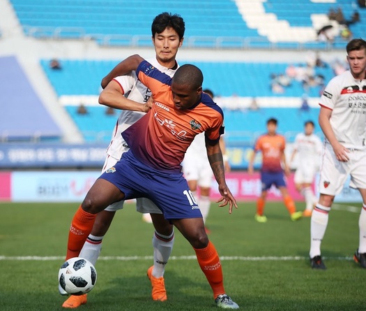 Dự đoán Gangwon vs Shanghai Shenhua, 17h00 ngày 16/9, AFC Champions League 2025/26