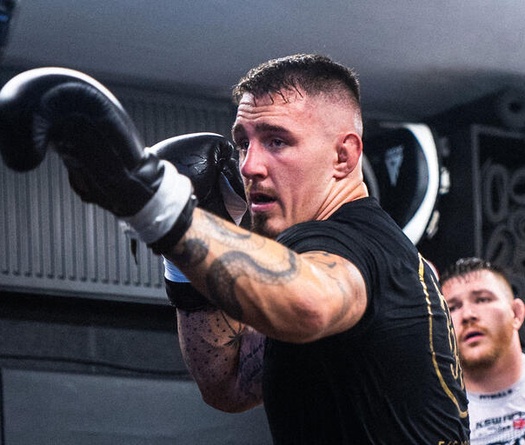 Tom Aspinall làm rõ ý định chuyển sang thi đấu Boxing