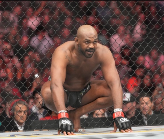 Jon Jones bị gạt khỏi UFC Nhà Trắng: Whittaker chỉ trích, Cormier bất ngờ ủng hộ