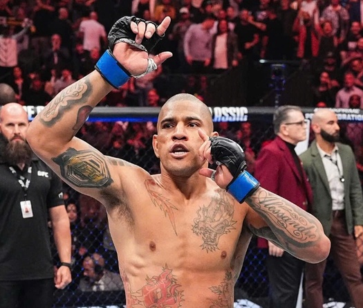 Alex Pereira phục thù thành công, hạ gục Magomed Ankalaev ngay hiệp 1 tại UFC 320