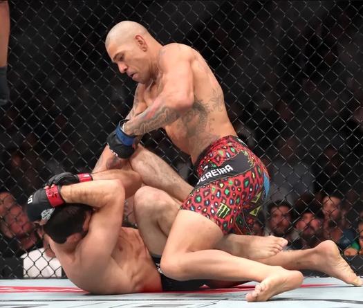 Alex Pereira nói thẳng ý đồ chinh phục 3 hạng cân sau UFC 320
