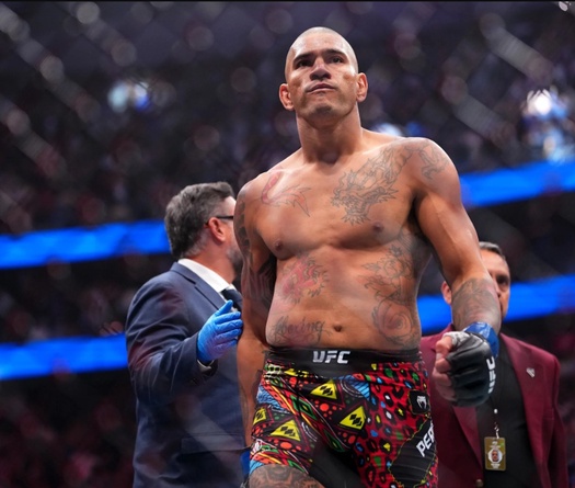 Alex Pereira nói rõ về chấn thương chân sau cú đá Ankalaev ở UFC 320