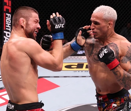 Charles Oliveira hạ đẹp Mateusz Gamrot, đòi phục hận Max Holloway